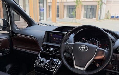 Toyota Voxy III, 2021 год, 2 330 000 рублей, 6 фотография