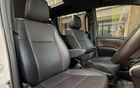 Toyota Voxy III, 2021 год, 2 330 000 рублей, 9 фотография