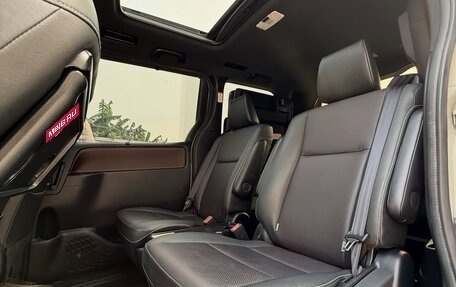 Toyota Voxy III, 2021 год, 2 330 000 рублей, 8 фотография