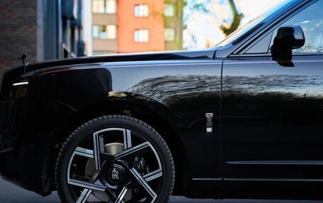 Rolls-Royce Cullinan, 2024 год, 65 000 000 рублей, 8 фотография