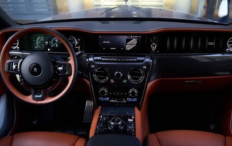 Rolls-Royce Cullinan, 2024 год, 65 000 000 рублей, 13 фотография