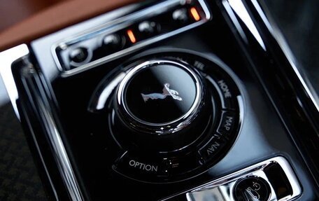 Rolls-Royce Cullinan, 2024 год, 65 000 000 рублей, 37 фотография