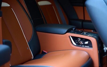 Rolls-Royce Cullinan, 2024 год, 65 000 000 рублей, 27 фотография