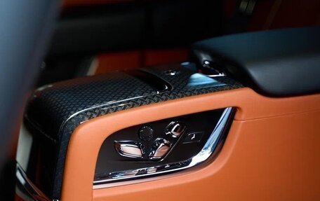 Rolls-Royce Cullinan, 2024 год, 65 000 000 рублей, 36 фотография