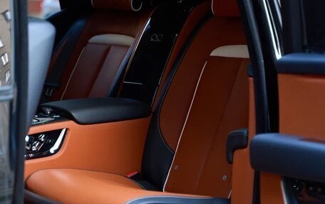 Rolls-Royce Cullinan, 2024 год, 65 000 000 рублей, 26 фотография