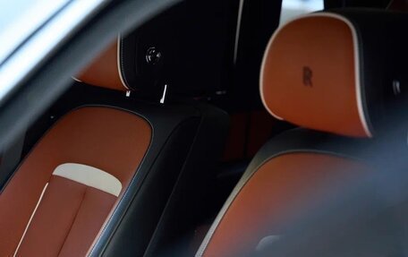 Rolls-Royce Cullinan, 2024 год, 65 000 000 рублей, 39 фотография