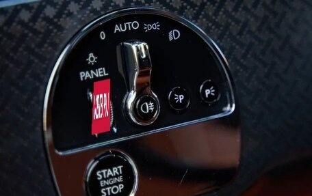 Rolls-Royce Cullinan, 2024 год, 65 000 000 рублей, 35 фотография