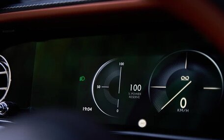 Rolls-Royce Cullinan, 2024 год, 65 000 000 рублей, 40 фотография