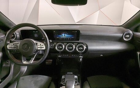 Mercedes-Benz CLA, 2019 год, 2 900 000 рублей, 14 фотография