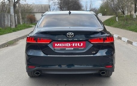 Toyota Camry, 2018 год, 2 300 000 рублей, 4 фотография