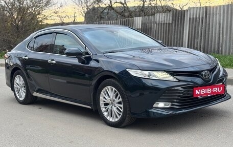 Toyota Camry, 2018 год, 2 300 000 рублей, 7 фотография