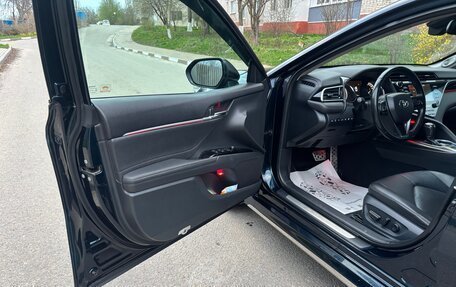 Toyota Camry, 2018 год, 2 300 000 рублей, 17 фотография