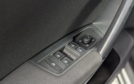 Volkswagen Tiguan II, 2019 год, 2 625 000 рублей, 20 фотография