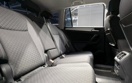 Volkswagen Tiguan II, 2019 год, 2 625 000 рублей, 36 фотография