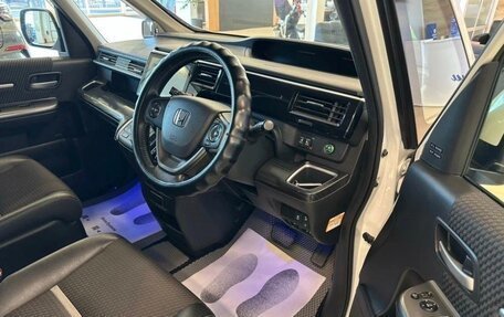 Honda Stepwgn IV, 2017 год, 1 730 000 рублей, 13 фотография