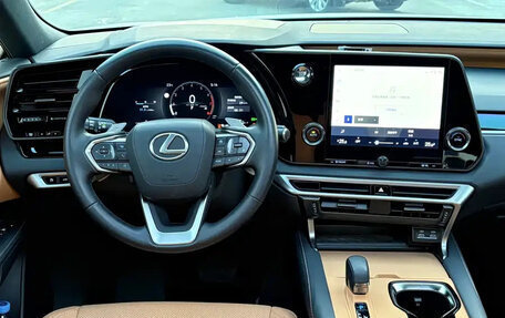 Lexus RX IV рестайлинг, 2025 год, 6 700 001 рублей, 10 фотография