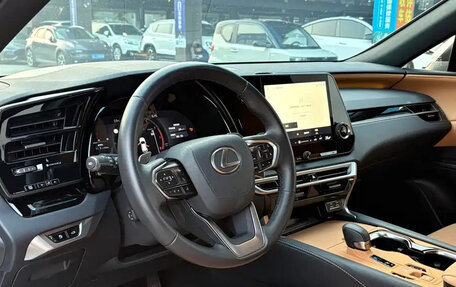 Lexus RX IV рестайлинг, 2025 год, 6 700 001 рублей, 13 фотография