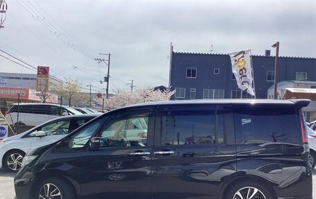 Honda Stepwgn IV, 2017 год, 1 900 000 рублей, 4 фотография