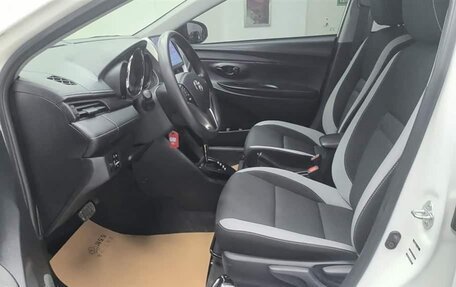 Toyota Yaris Cross, 2022 год, 1 200 000 рублей, 7 фотография