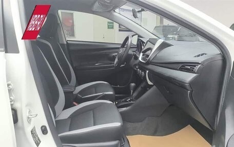 Toyota Yaris Cross, 2022 год, 1 200 000 рублей, 8 фотография