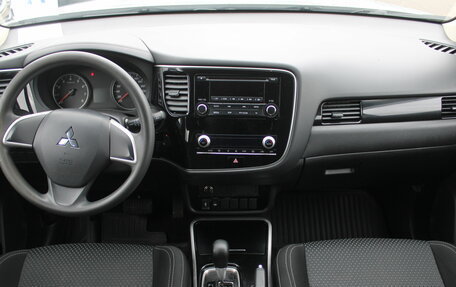 Mitsubishi Outlander III рестайлинг 3, 2021 год, 2 195 000 рублей, 9 фотография