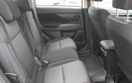 Mitsubishi Outlander III рестайлинг 3, 2021 год, 2 195 000 рублей, 12 фотография