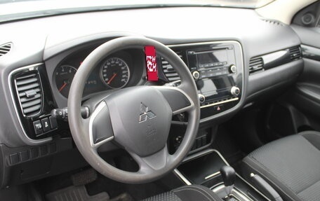 Mitsubishi Outlander III рестайлинг 3, 2021 год, 2 195 000 рублей, 10 фотография