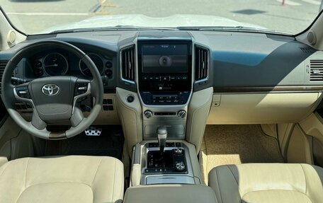 Toyota Land Cruiser 200, 2019 год, 7 460 000 рублей, 9 фотография