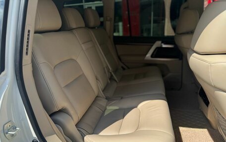 Toyota Land Cruiser 200, 2019 год, 7 460 000 рублей, 13 фотография