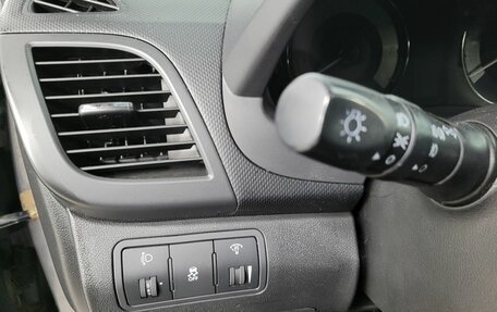 Hyundai Solaris II рестайлинг, 2012 год, 895 000 рублей, 9 фотография