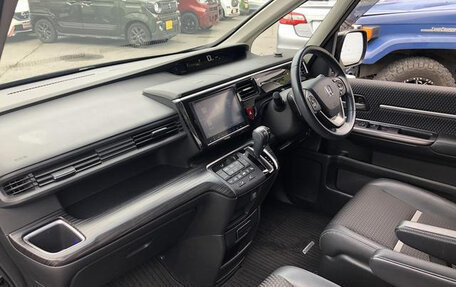 Honda Stepwgn IV, 2017 год, 1 550 000 рублей, 18 фотография