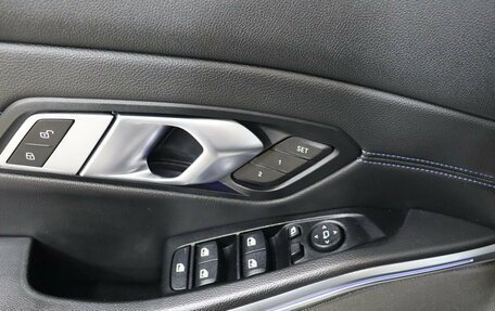 BMW 3 серия, 2019 год, 3 390 000 рублей, 11 фотография