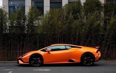 Lamborghini Huracán, 2023 год, 27 590 000 рублей, 3 фотография