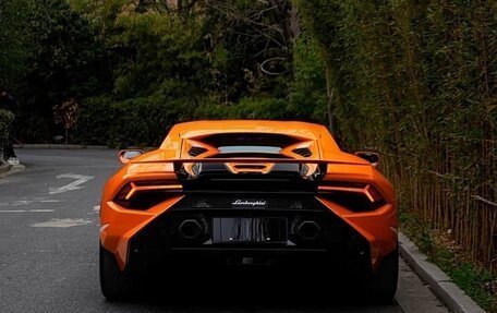 Lamborghini Huracán, 2023 год, 27 590 000 рублей, 4 фотография