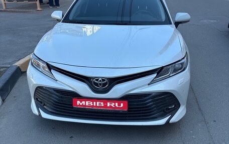 Toyota Camry, 2019 год, 2 450 000 рублей, 1 фотография