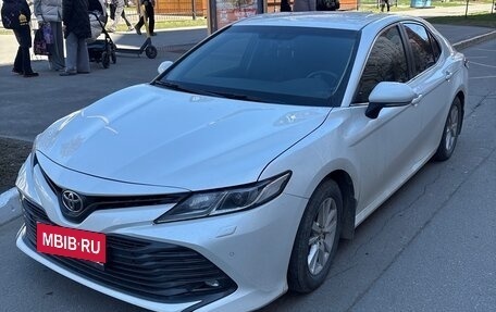 Toyota Camry, 2019 год, 2 450 000 рублей, 2 фотография