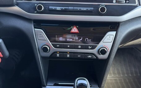 Hyundai Elantra VI рестайлинг, 2016 год, 1 560 000 рублей, 10 фотография