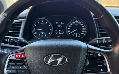 Hyundai Elantra VI рестайлинг, 2016 год, 1 560 000 рублей, 11 фотография