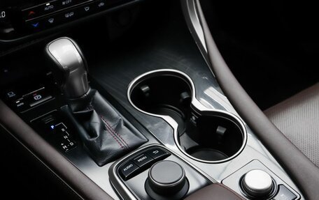 Lexus RX IV рестайлинг, 2018 год, 4 399 000 рублей, 15 фотография