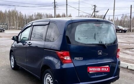 Honda Freed I, 2009 год, 850 000 рублей, 2 фотография