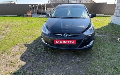 Hyundai Solaris II рестайлинг, 2014 год, 680 000 рублей, 2 фотография