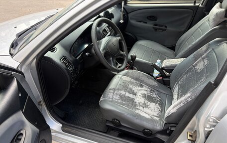 Mitsubishi Carisma I, 2003 год, 350 000 рублей, 12 фотография