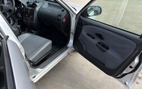 Mitsubishi Carisma I, 2003 год, 350 000 рублей, 16 фотография