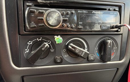 Mitsubishi Carisma I, 2003 год, 350 000 рублей, 22 фотография