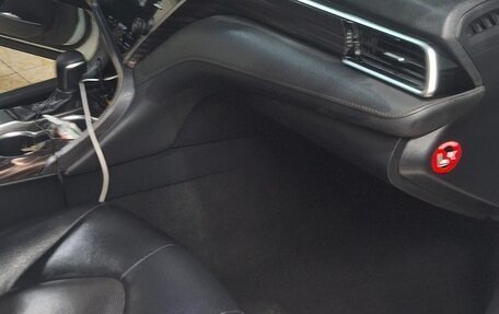 Toyota Camry, 2019 год, 2 340 000 рублей, 11 фотография