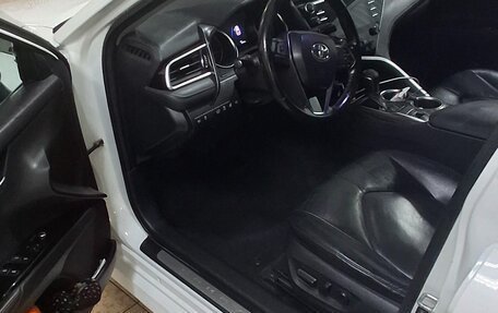Toyota Camry, 2019 год, 2 340 000 рублей, 14 фотография