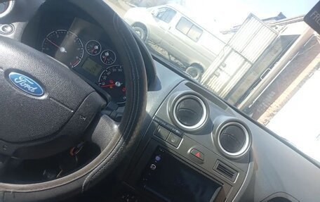 Ford Fiesta, 2006 год, 245 000 рублей, 2 фотография