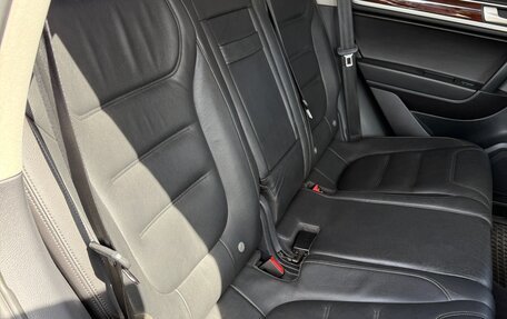 Volkswagen Touareg III, 2012 год, 1 950 000 рублей, 14 фотография