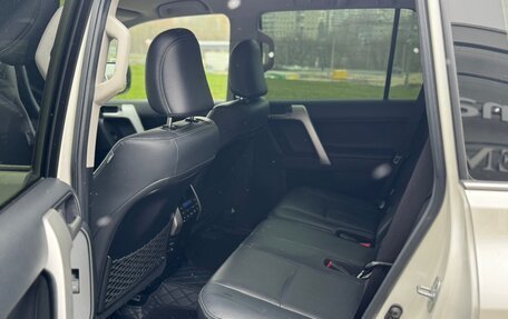 Toyota Land Cruiser Prado 150 рестайлинг 2, 2019 год, 6 250 000 рублей, 12 фотография