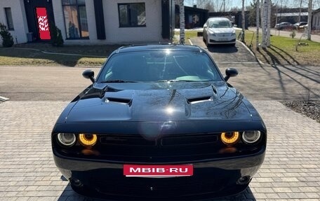 Dodge Challenger III рестайлинг 2, 2020 год, 4 000 000 рублей, 1 фотография